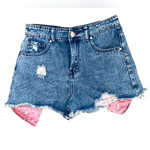 Kreamy Ripped High Rise Cut Off Jean Shorts | Size Large ❤️💙